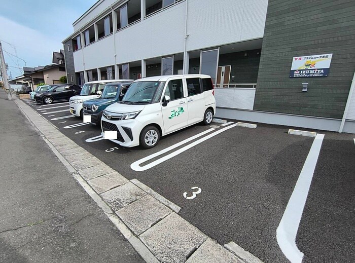 物件外観写真3　(駐車場)