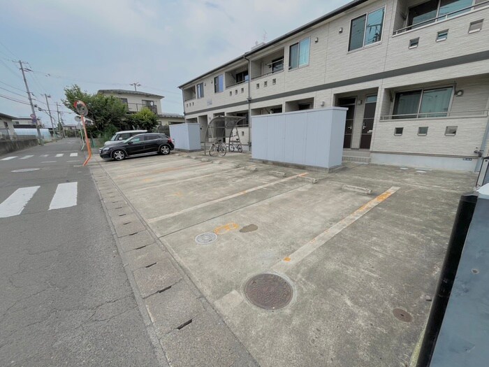 物件外観写真2　(駐車場)