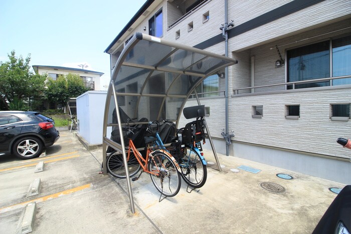 物件外観写真3　(駐輪場)