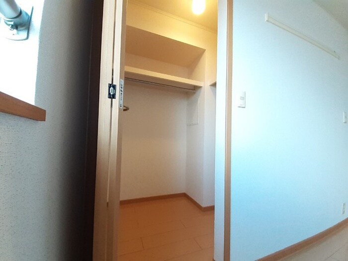 物件内観写真4　(収納)