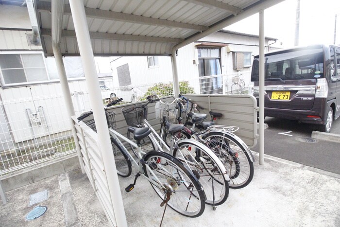 物件外観写真3　(駐輪場)