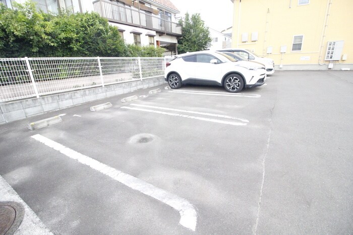 物件外観写真5　(駐車場)