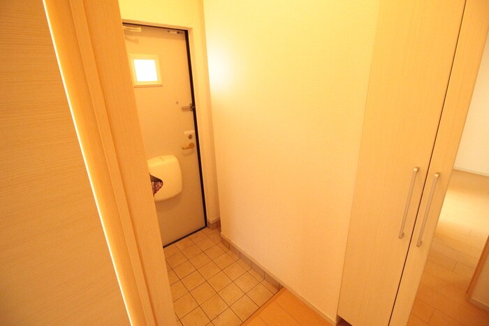物件内観写真18　(玄関)