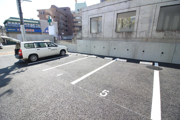 物件外観写真4　(駐車場)