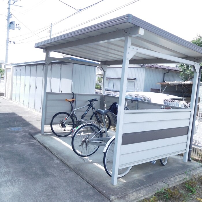 物件外観写真3　(駐輪場)