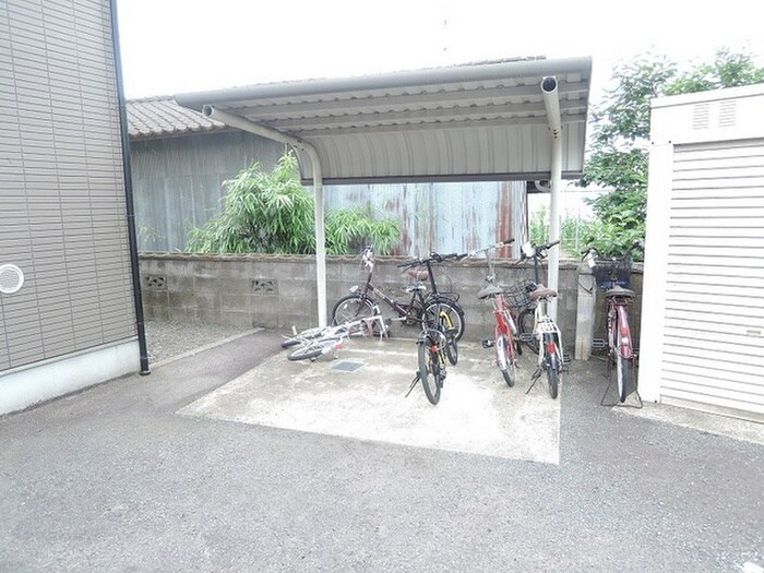 物件外観写真2　(駐輪場)