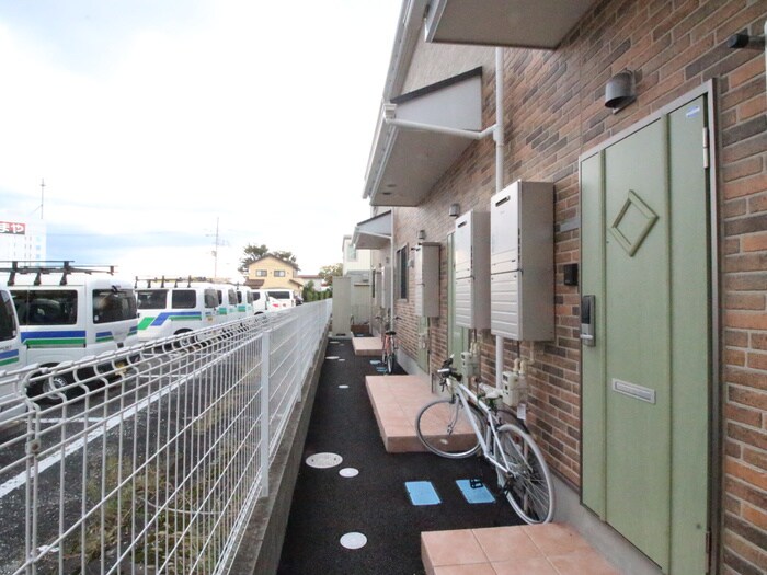 物件外観写真3　(エントランス部分)