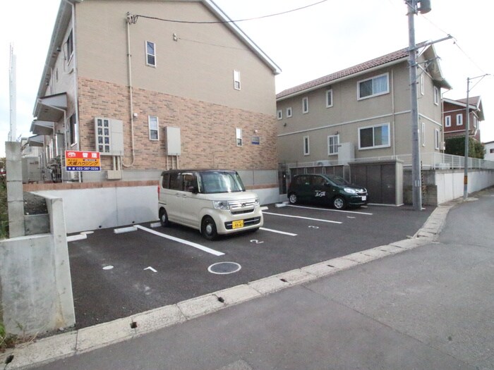 物件外観写真4　(駐車場)