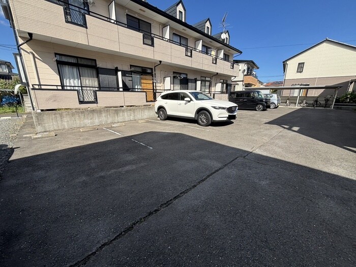 物件外観写真2　(駐車場)