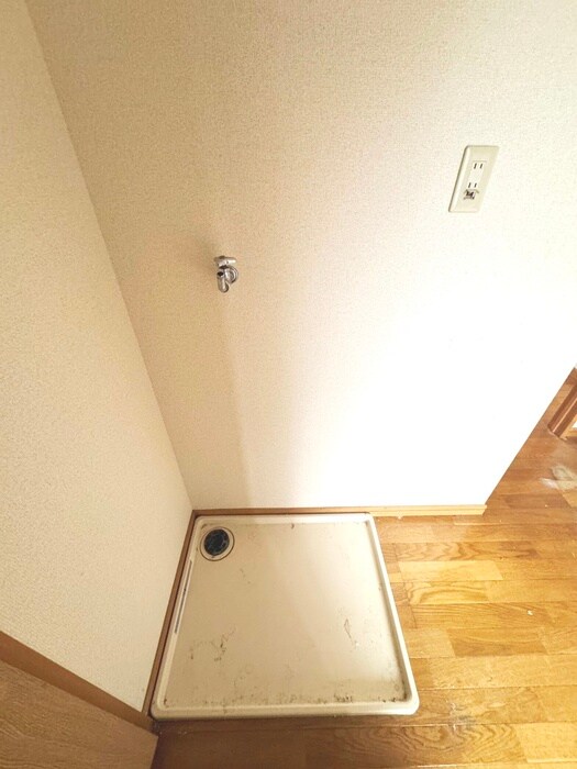 物件内観写真14　(洗濯機置場)