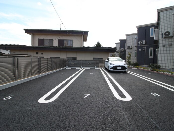 物件外観写真4　(駐車場)