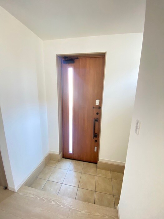 物件内観写真16　(玄関)