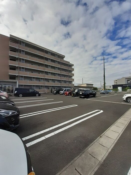 物件外観写真2　(駐車場)