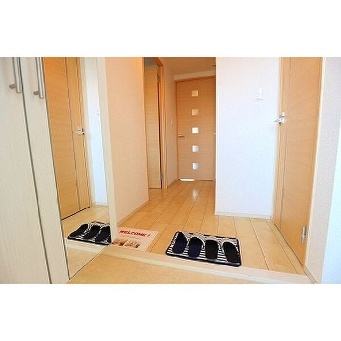 物件内観写真14　(玄関)