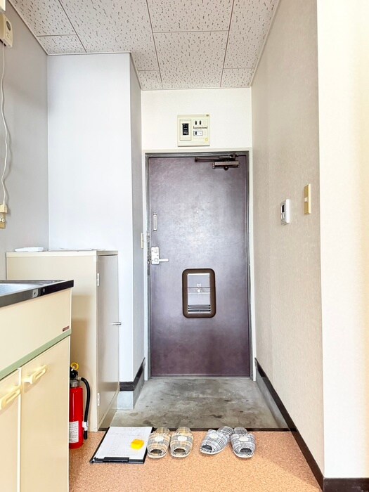 物件内観写真7　(玄関)