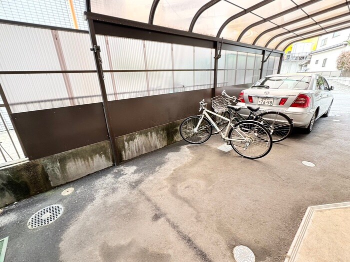 物件外観写真5　(駐輪場)