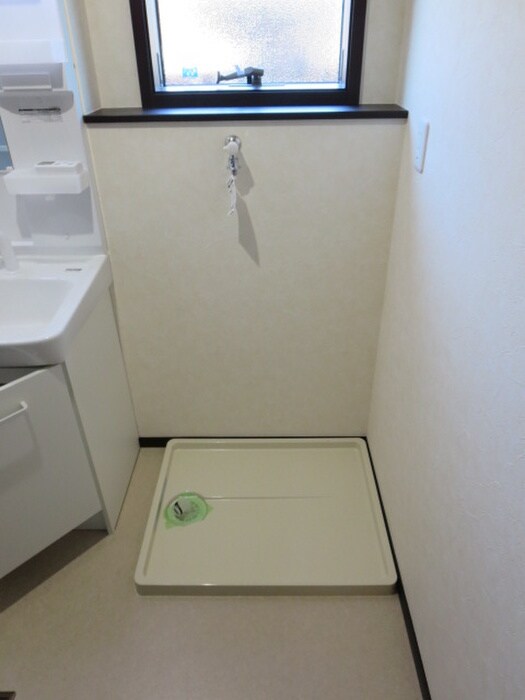 物件内観写真5　(洗濯機置場)