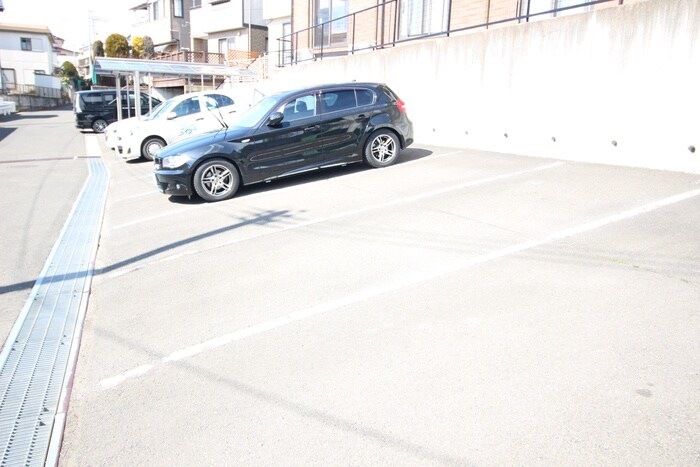 物件外観写真3　(駐車場)