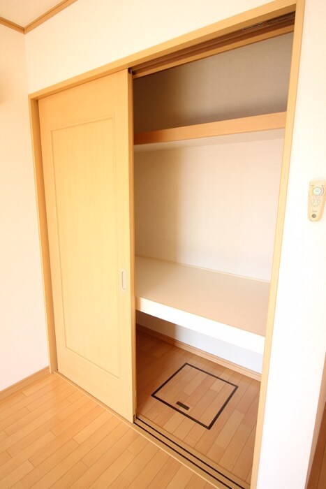 物件内観写真12　(収納)