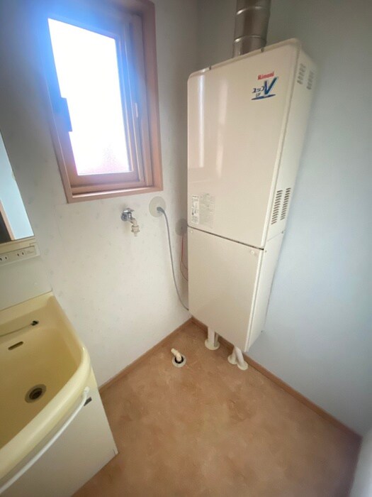 物件内観写真16　(洗濯機置場)