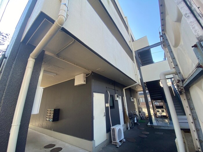 物件外観写真5　(エントランス部分)