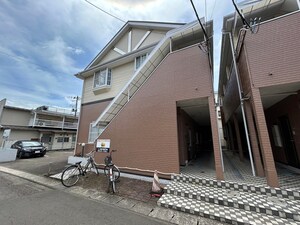 ﾎﾜｲﾄｷｬｯｽﾙ宮千代ﾋﾞﾚｼﾞＡ棟外観写真