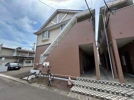 ﾎﾜｲﾄｷｬｯｽﾙ宮千代ﾋﾞﾚｼﾞＡ棟外観写真