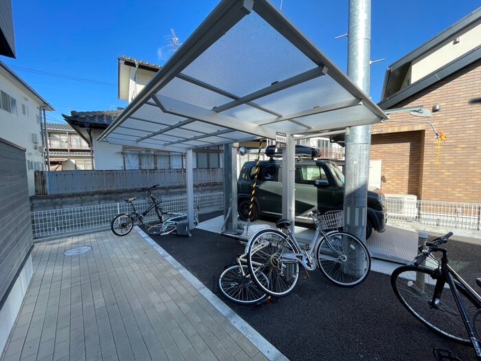 物件外観写真6　(駐輪場)