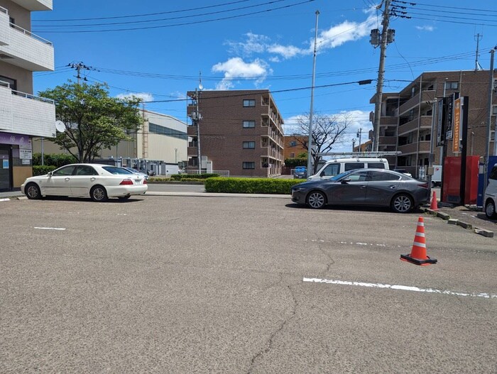 物件外観写真2　(駐車場)