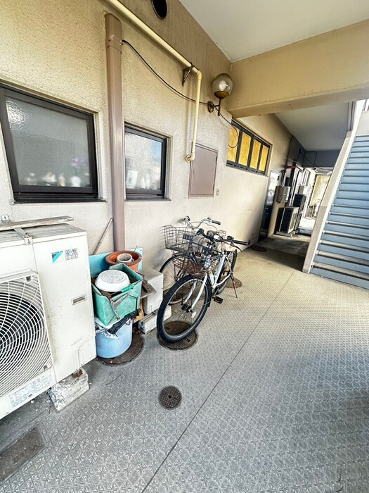 物件外観写真4　(駐輪場)