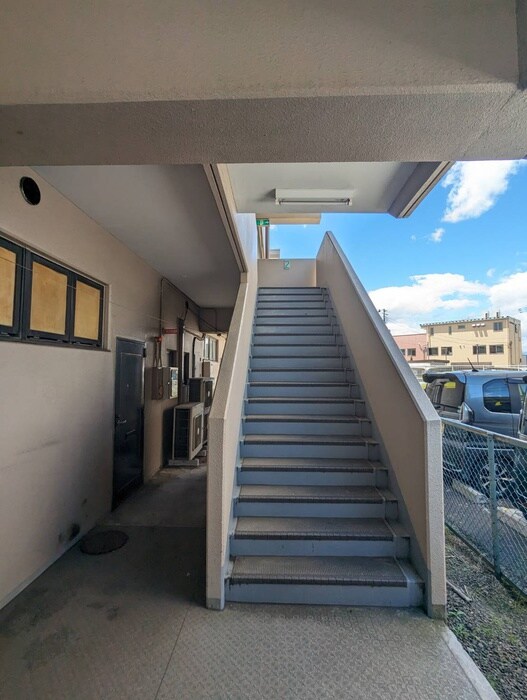 物件外観写真5　(エントランス部分)