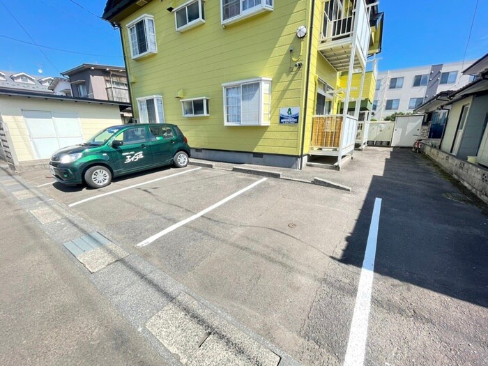 物件外観写真5　(駐車場)