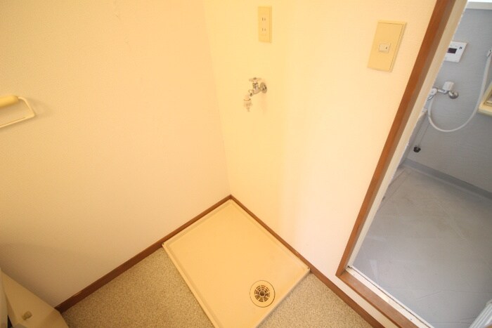 物件内観写真15　(洗濯機置場)