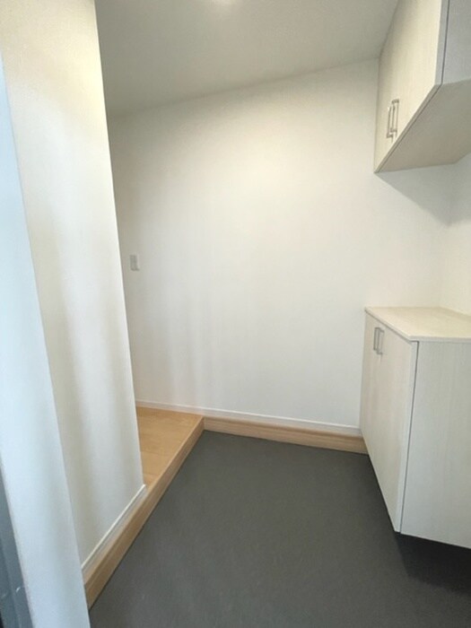 物件内観写真14　(玄関)