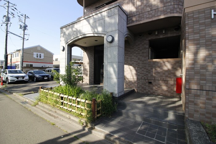 物件外観写真3　(エントランス部分)