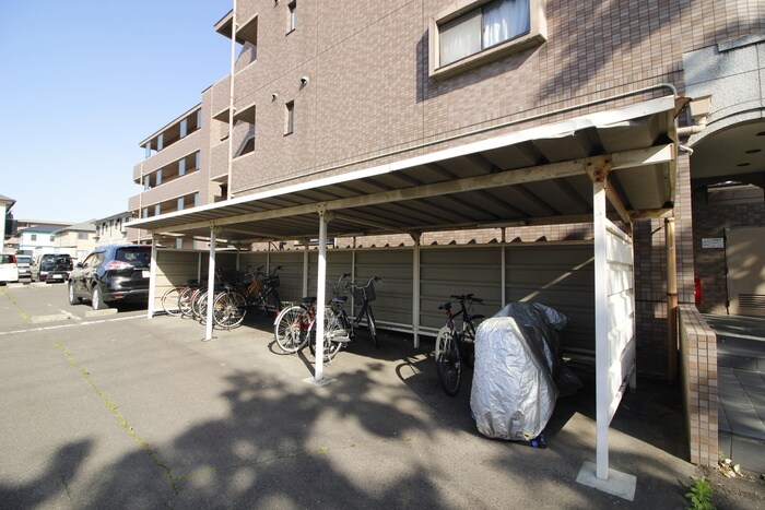 物件外観写真4　(駐輪場)