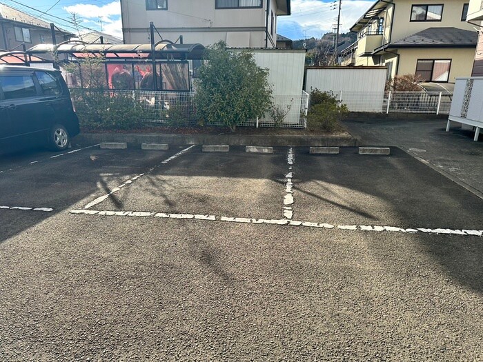 物件外観写真3　(駐車場)