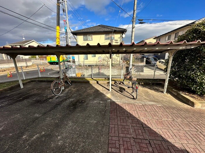 物件外観写真4　(駐輪場)