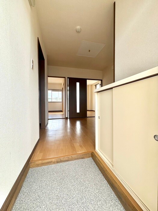 物件内観写真16　(廊下)