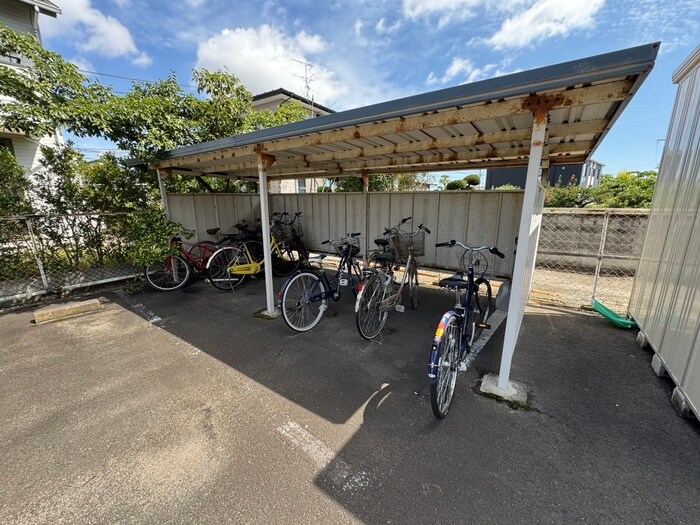 物件外観写真4　(駐輪場)