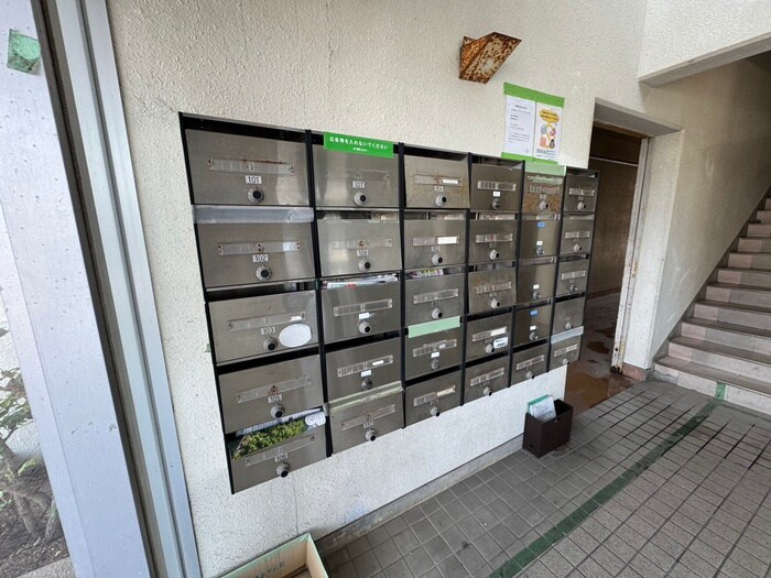 物件外観写真6　(エントランス部分)