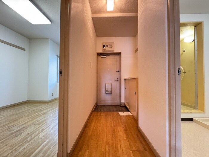 物件内観写真16　(玄関)