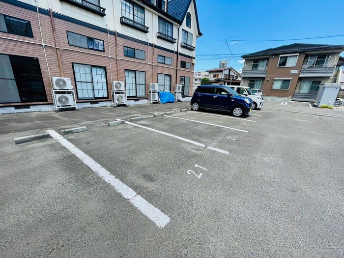 物件外観写真3　(駐車場)