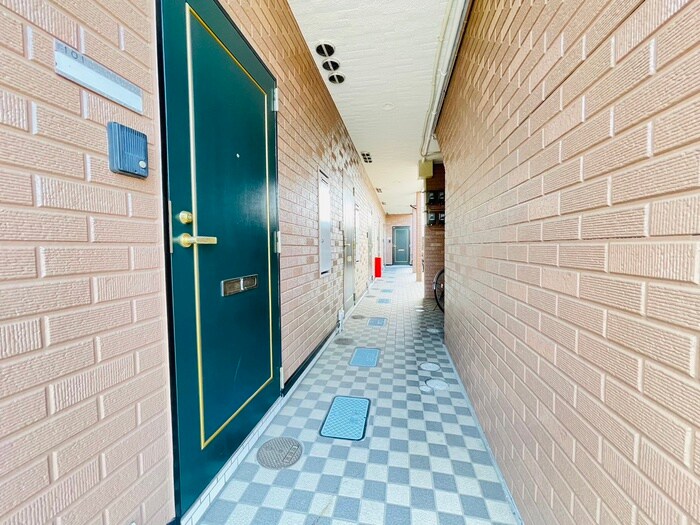 物件外観写真5　(エントランス部分)