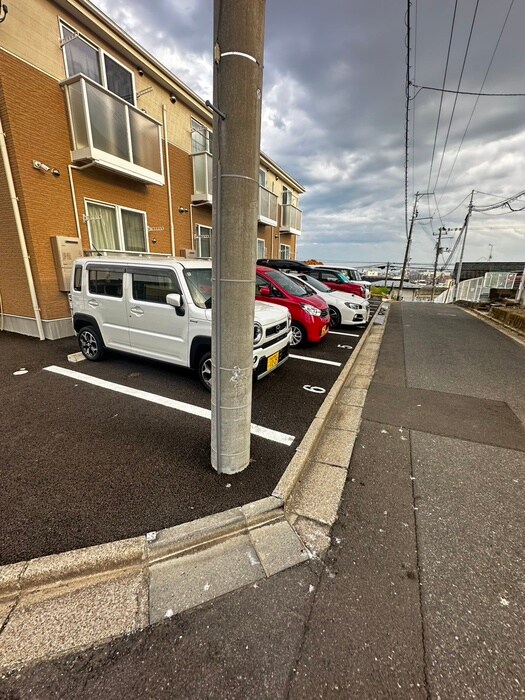 物件外観写真5　(駐車場)