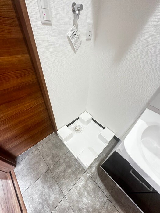 物件内観写真16　(洗濯機置場)