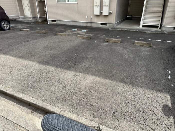 物件外観写真4　(駐車場)