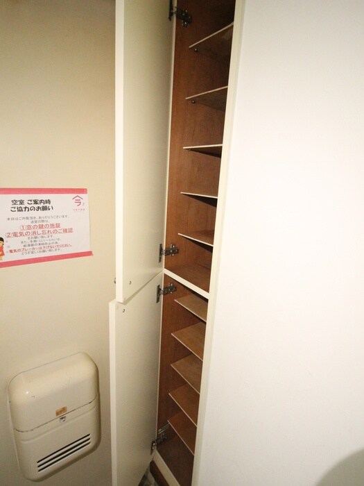 物件内観写真18　(靴箱)
