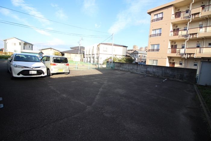 カノエ満月の駐車場