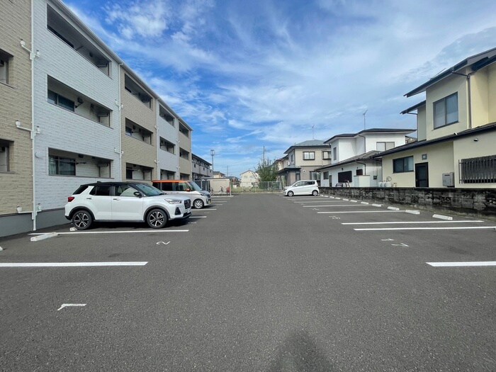 物件外観写真4　(駐車場)